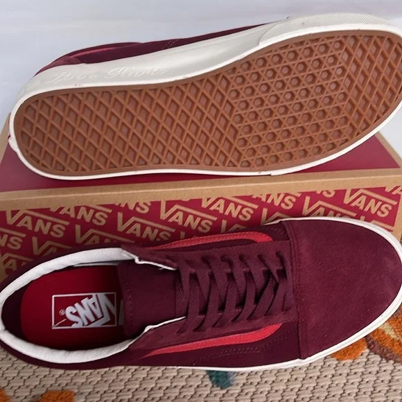 Vans Men’s Old Skool
Secret Lover Port Royale
VN0007NT4QU
Sneakers - Picture 4 of 16